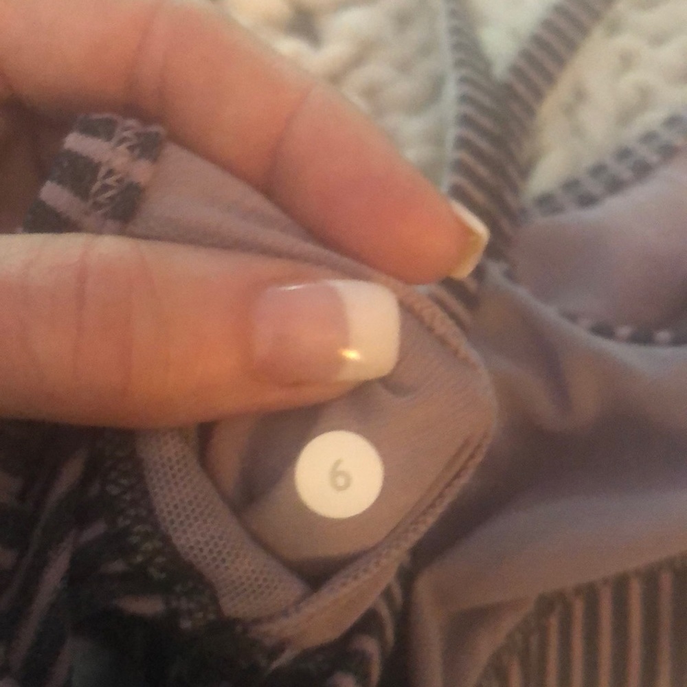 Lululemon Y sports bra - Picture 3 of 3